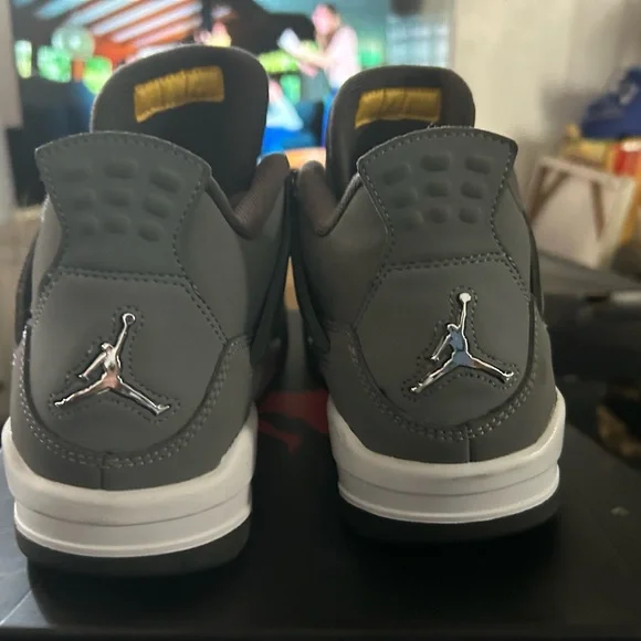 Jordan IV grey size 7y